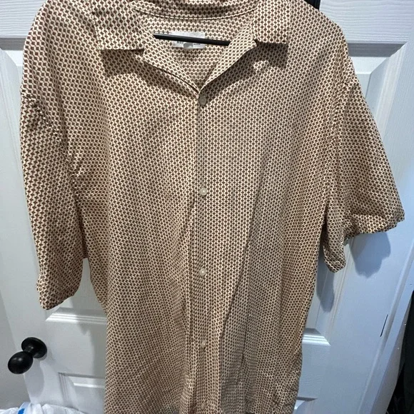 GAP Men's Tan Geometric Button Down Shirt - Picture 1 of 3